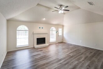 58 Robins Nest Dr in Lake Dallas, TX - Building Photo - Building Photo