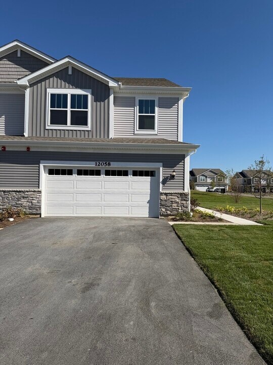 12058 Jordi Rd in Huntley, IL - Building Photo