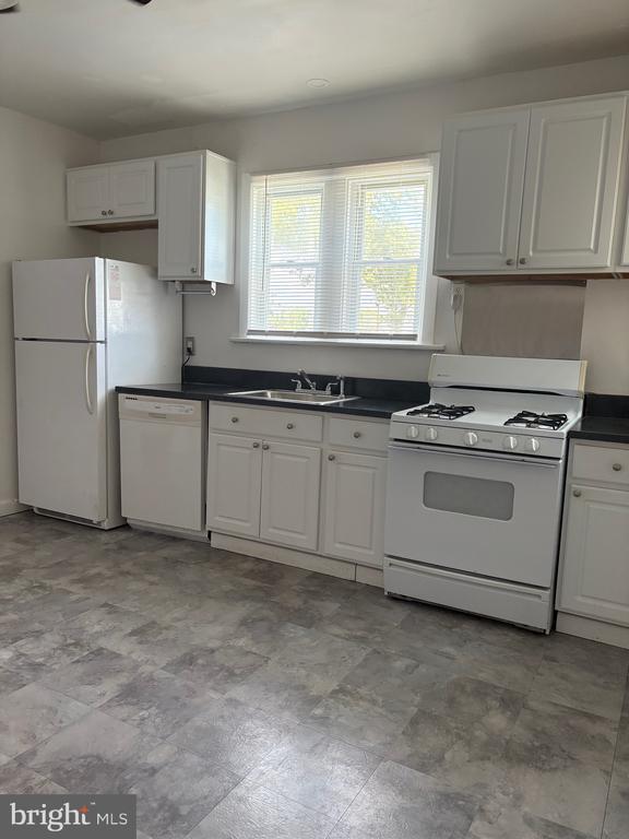 property at 314 W 4th St