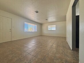 5220 Apple Valley Ln in Las Vegas, NV - Building Photo - Building Photo