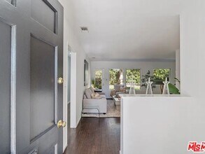 3031 S Bentley Ave in Los Angeles, CA - Building Photo - Building Photo