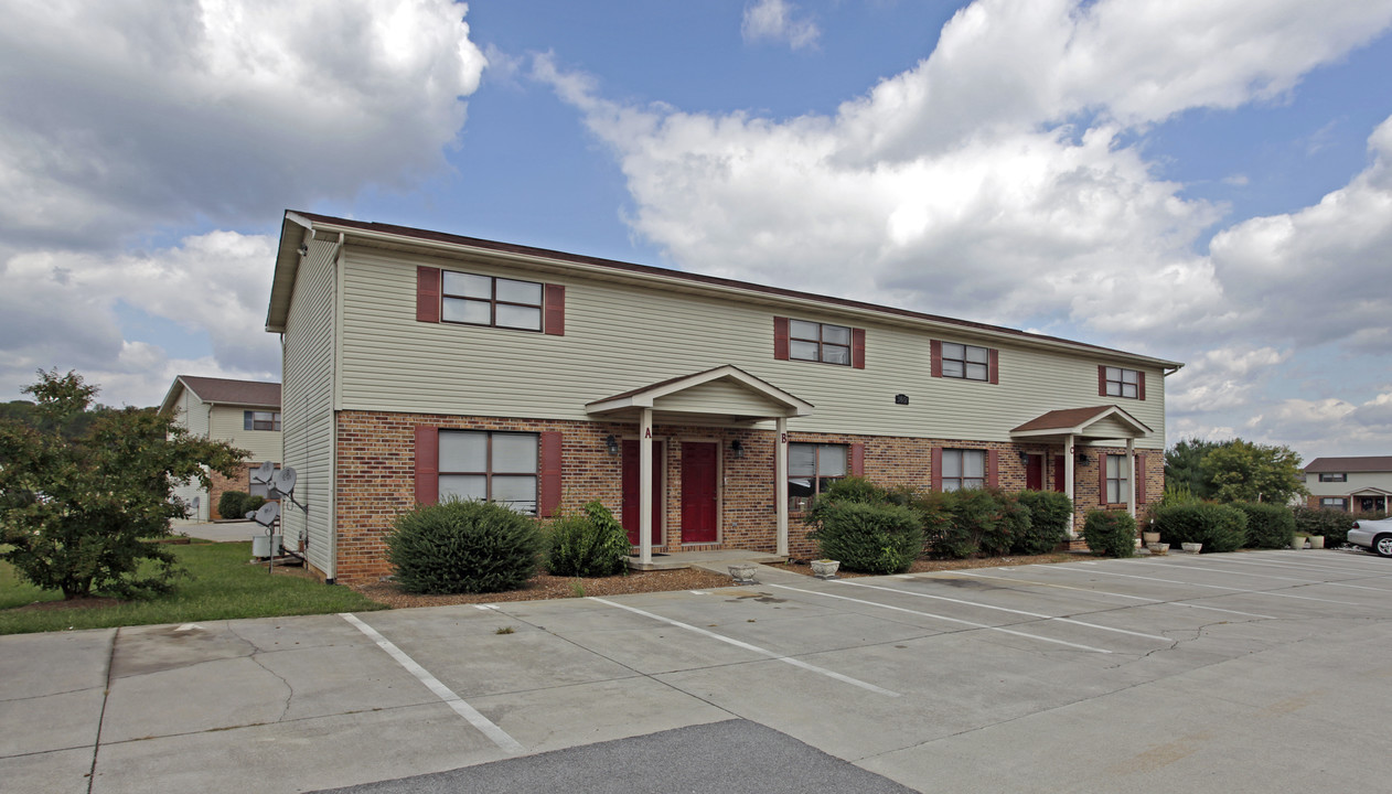 3601 Lark Cir in Louisville, TN - Building Photo