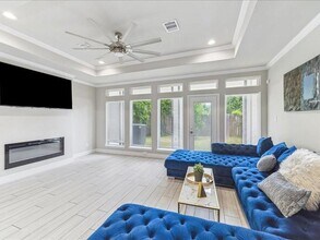 4713 New Orleans St in Houston, TX - Foto de edificio - Building Photo