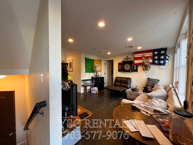 24 Sunset St, Unit 1 in Boston, MA - Foto de edificio - Building Photo