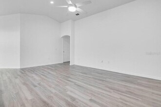 693 Persian Dr in Haines City, FL - Building Photo - Building Photo