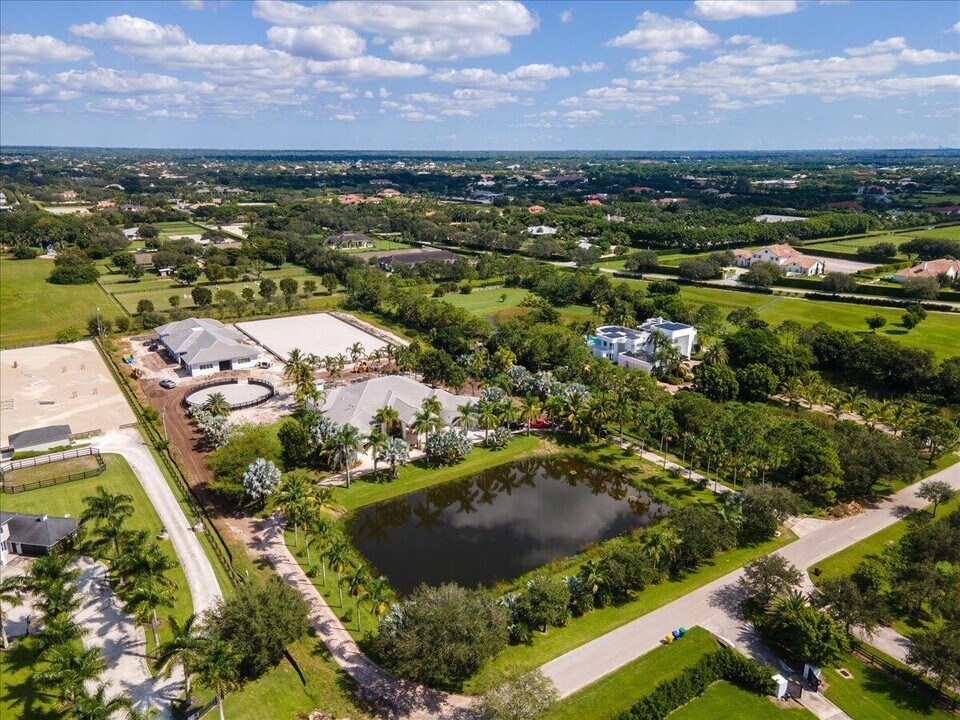 15691 Sunnyland Ln in Wellington, FL - Building Photo
