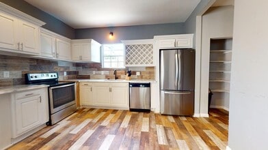 745 W Brooklyn Ave in Dallas, TX - Building Photo - Building Photo