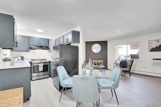 5401 E Warren Ave, Unit 204 in Denver, CO - Building Photo - Building Photo
