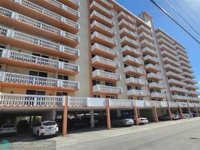 801 S Ocean Dr in Hollywood, FL - Building Photo - Building Photo