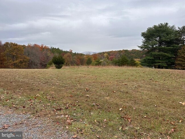 2289 Potomac Rd in Berkeley Springs, WV - Building Photo - Building Photo