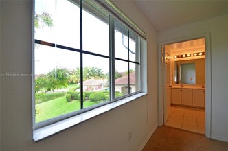 1956 SW 60th Terrace in North Lauderdale, FL - Foto de edificio - Building Photo