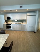 45 SW 9th St, Unit 1108 in Miami, FL - Building Photo - Building Photo