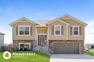 501 Fall Meadow Ln in Belton, MO - Building Photo