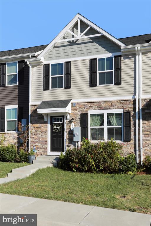 property at 206 Spring Pl