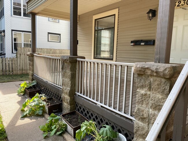 3228 3rd Ave S, Unit Unit 2 in Minneapolis, MN - Building Photo - Building Photo