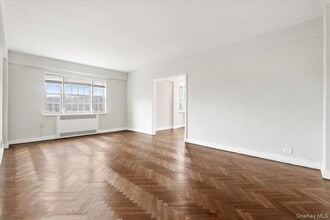 45 Popham Rd in Scarsdale, NY - Building Photo - Building Photo