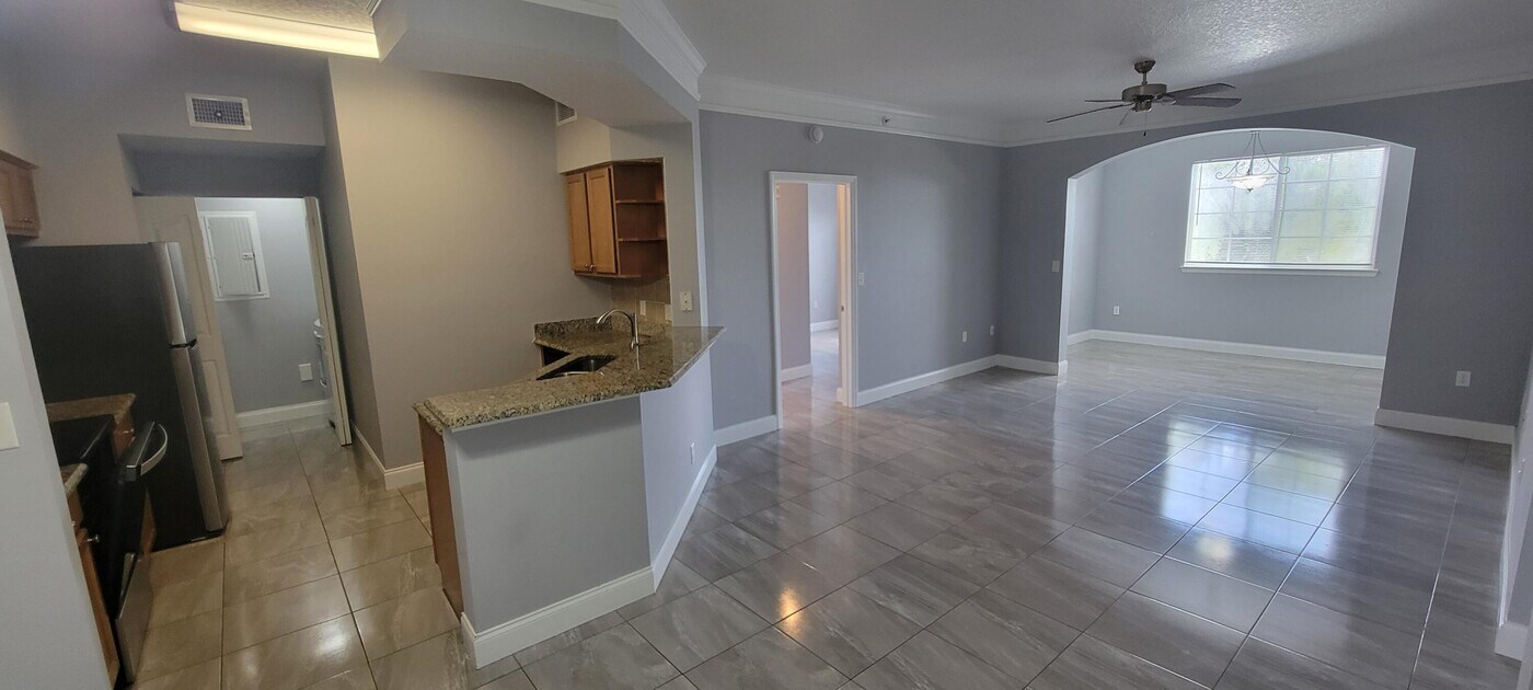 9857 Baywinds Blvd in West Palm Beach, FL - Building Photo