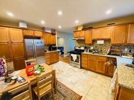 7 Rice St, Unit 1 in Brookline, MA - Building Photo