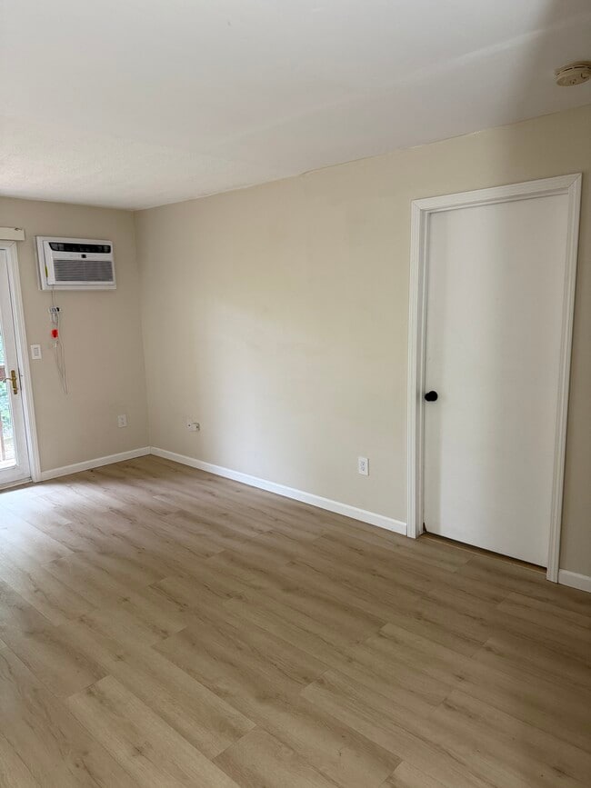 482 East St, Unit 10 in Plainville, CT - Building Photo - Building Photo