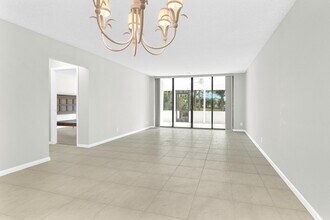 6620 Boca Del Mar Dr in Boca Raton, FL - Building Photo - Building Photo