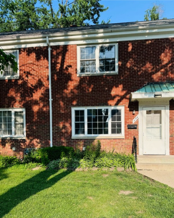 property at 904 N Prairie Ave