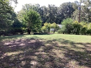 7488 Davis Mill Rd in Harrison, TN - Foto de edificio - Building Photo