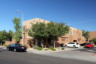 1890 E Don Carlos Ave in Tempe, AZ - Foto de edificio - Building Photo