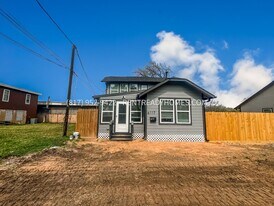 8117 Detroit St in Houston, TX - Building Photo