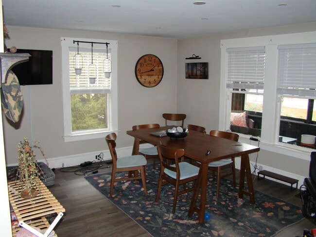 13 Back River Rd in Bedford, NH - Building Photo - Building Photo