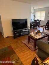 76 Manchester Ct in Freehold, NJ - Building Photo - Building Photo