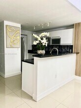 244 Biscayne Blvd in Miami, FL - Building Photo - Building Photo