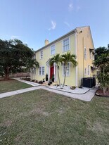 1011 Boston Ave in Fort Pierce, FL - Building Photo