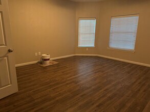 504 Riverbed Dr in Crowley, TX - Foto de edificio - Building Photo