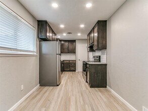 202 Thompson Dr in Norman, OK - Building Photo - Building Photo