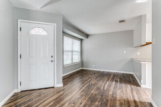 7986 Wayside Trail in San Antonio, TX - Building Photo - Building Photo