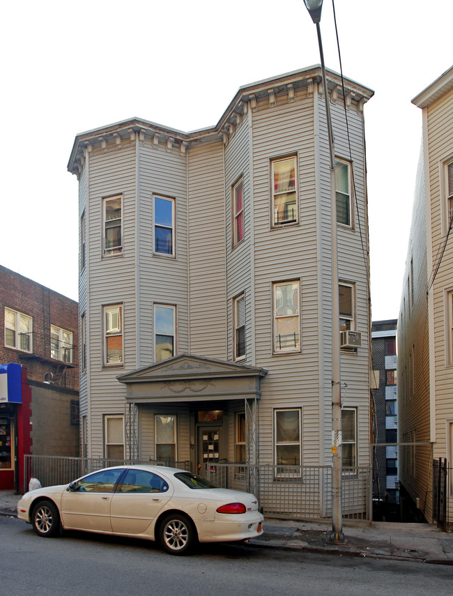 77 Jackson St in Yonkers, NY - Building Photo - Building Photo