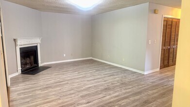 1005 Creekside Wy in Columbia, SC - Building Photo - Building Photo