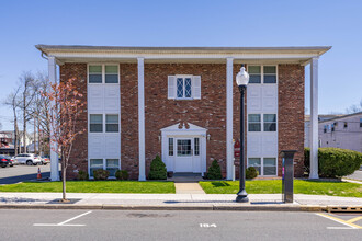 Rosewood Gardens in Roselle Park, NJ - Foto de edificio - Building Photo