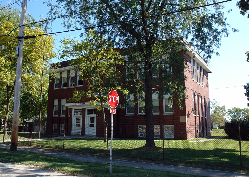 45 Oak St in Lake Zurich, IL - Building Photo