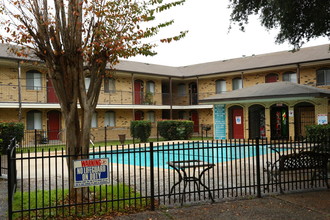 Bella Claire in San Antonio, TX - Building Photo - Building Photo