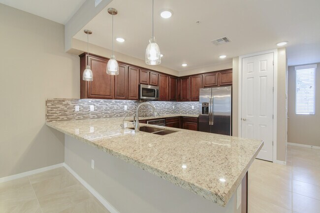 250 W Queen Creek Rd in Chandler, AZ - Building Photo - Building Photo