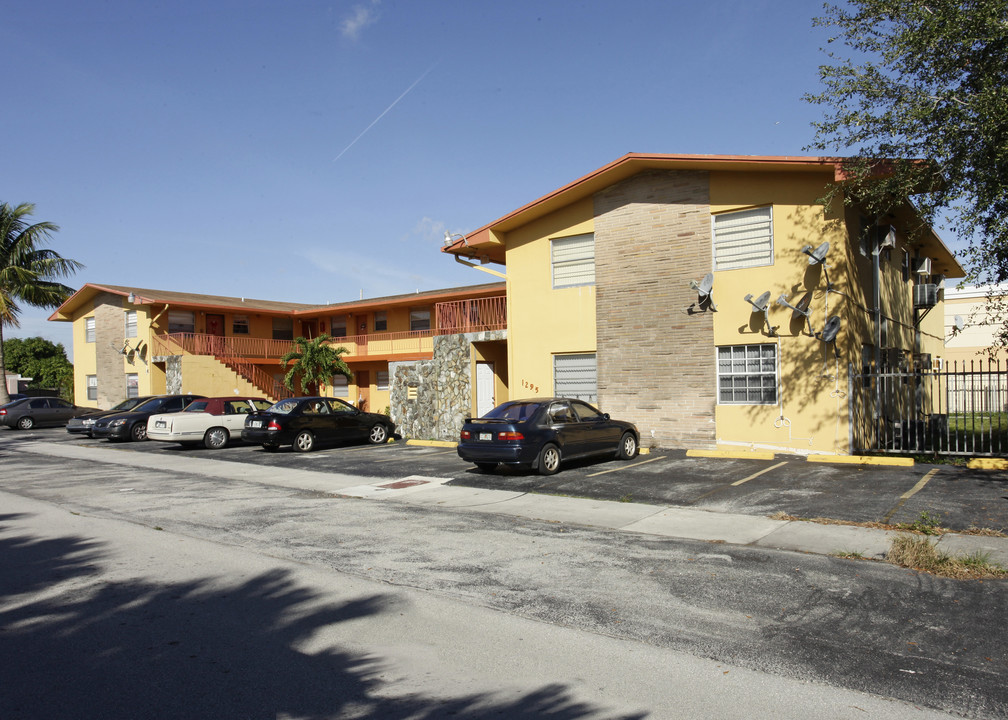 1295 W 66th St in Hialeah, FL - Building Photo