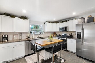 60 Searing St in Dover, NJ - Building Photo - Building Photo