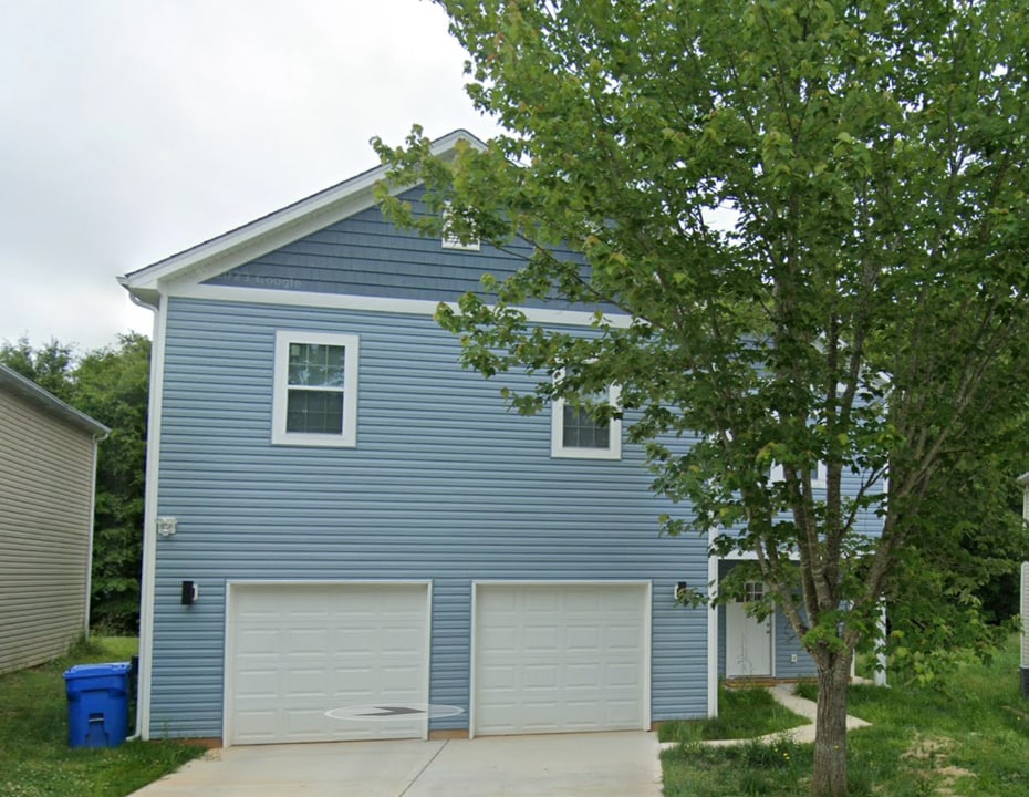 Room in House on Stone Mountain Dr in Gastonia, NC - Building Photo