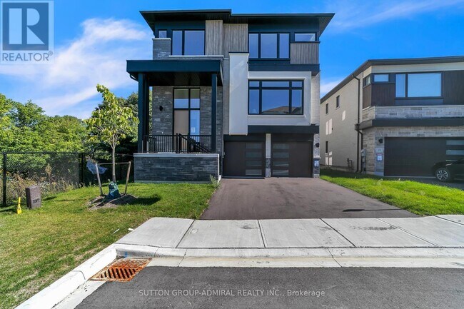 23 Kingwood Ln in Aurora, ON - Building Photo - Building Photo