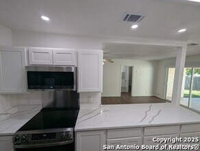 953 Serenade Dr in San Antonio, TX - Foto de edificio - Building Photo