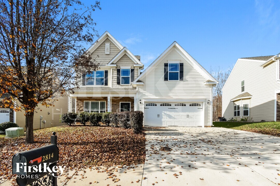 2814 Chari Park Ln in Walkertown, NC - Building Photo