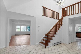 11 Overlook Way in East Setauket, NY - Building Photo