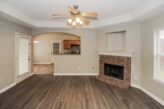 10093 Woodland Hills Dr in Cordova, TN - Foto de edificio - Building Photo