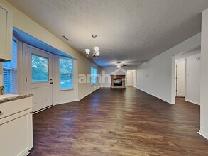 8281 Cardinal Ct in Avon, IN - Foto de edificio - Building Photo